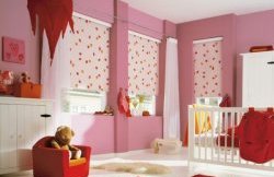Розовые рулонные шторы для девочки